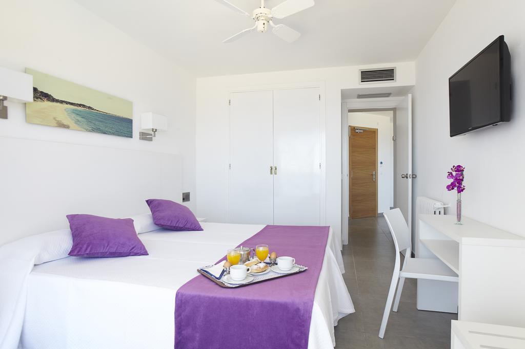 Aparthotel Nereida San Antonio  Eksteriør billede